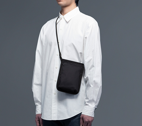バッグ MONOLITH NECK POUCH STANDARD S BLACK NECK POUCH STANDARD S BLACK | STANDARD | PRODUCTS | MONOLITH