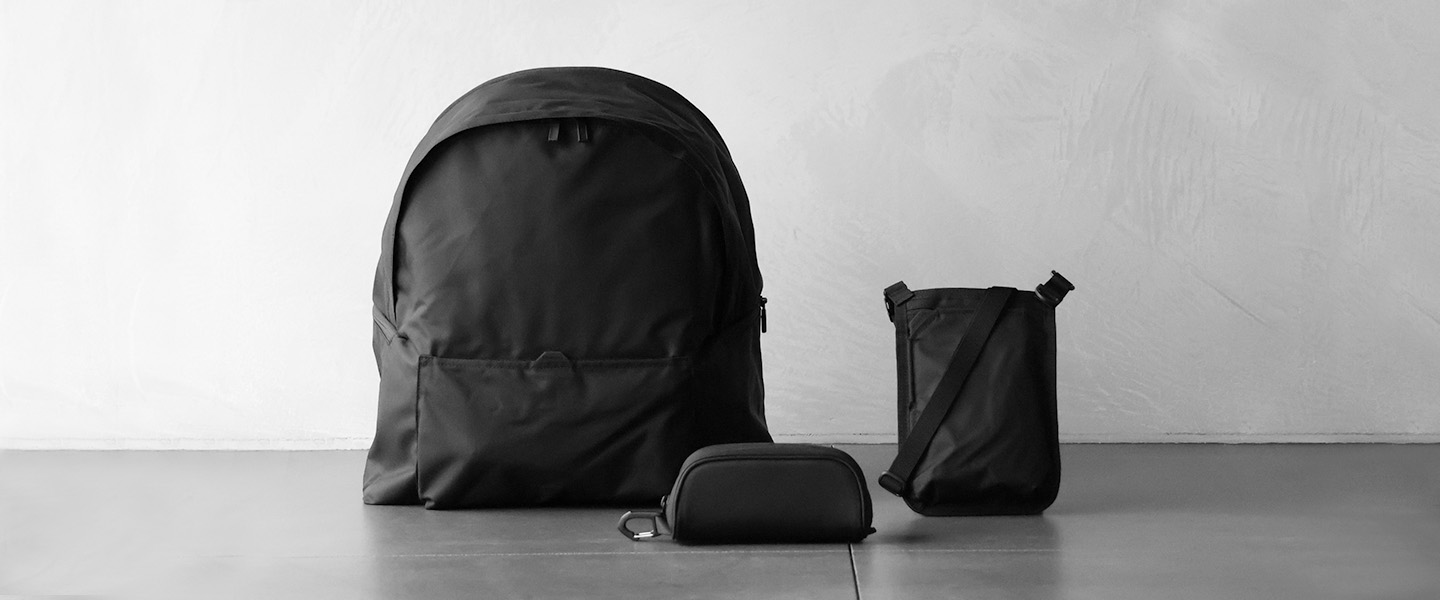 PAPERBACK POUCH STANDARD EO BLACK | everyone